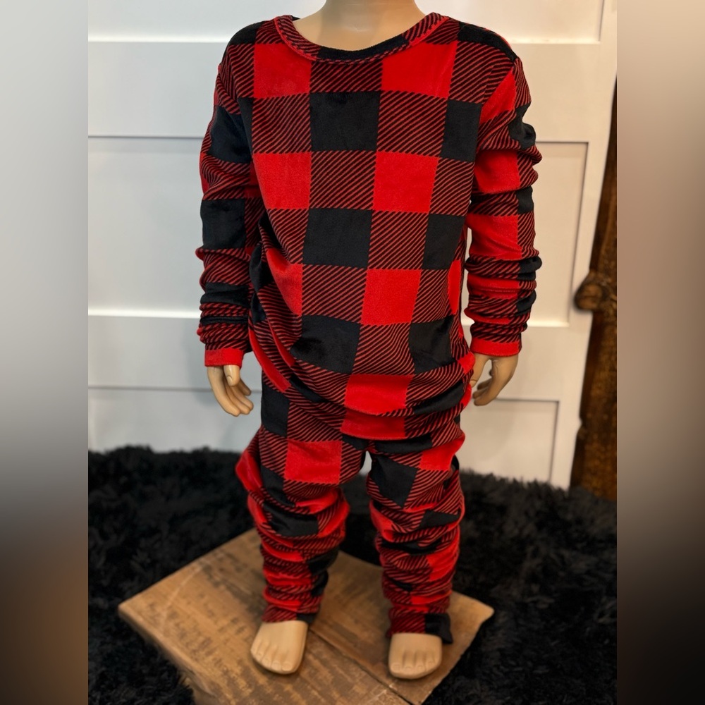 Cat & Jack Kids Pajama Set Size 4 Red Black Plaid 2-Piece Long Sleeve Sleepwear